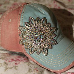 Olive & Pique Lady's base ball cap.